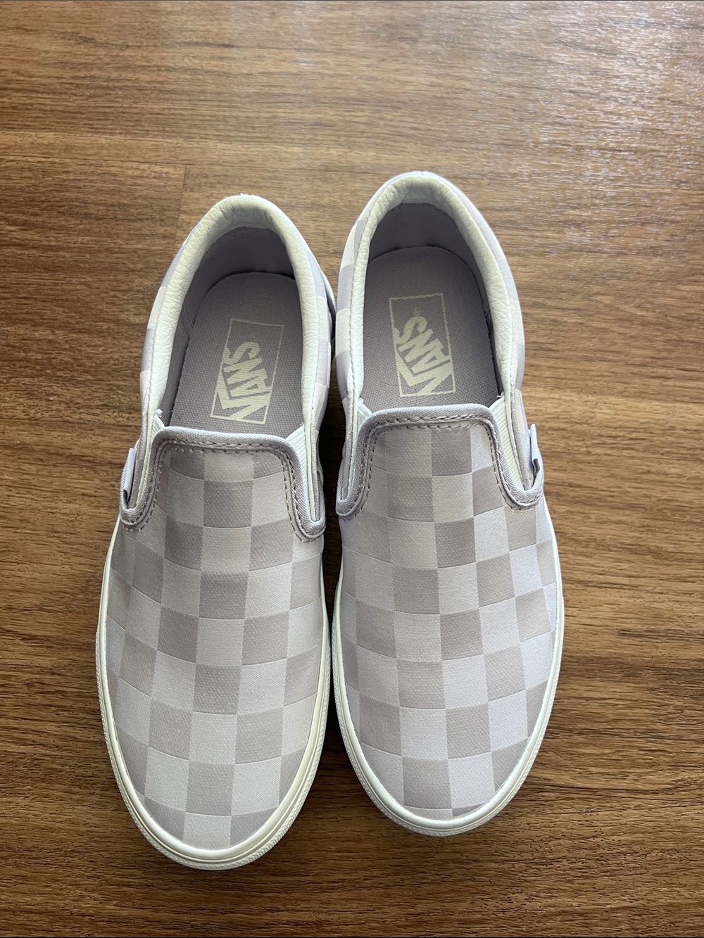 Women Vans Size 7 Slip-On  Sneakers in Light Purple and White